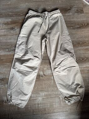 Zara Men's Cargo Pants in Light Beige. NEW, never worn. No tags.